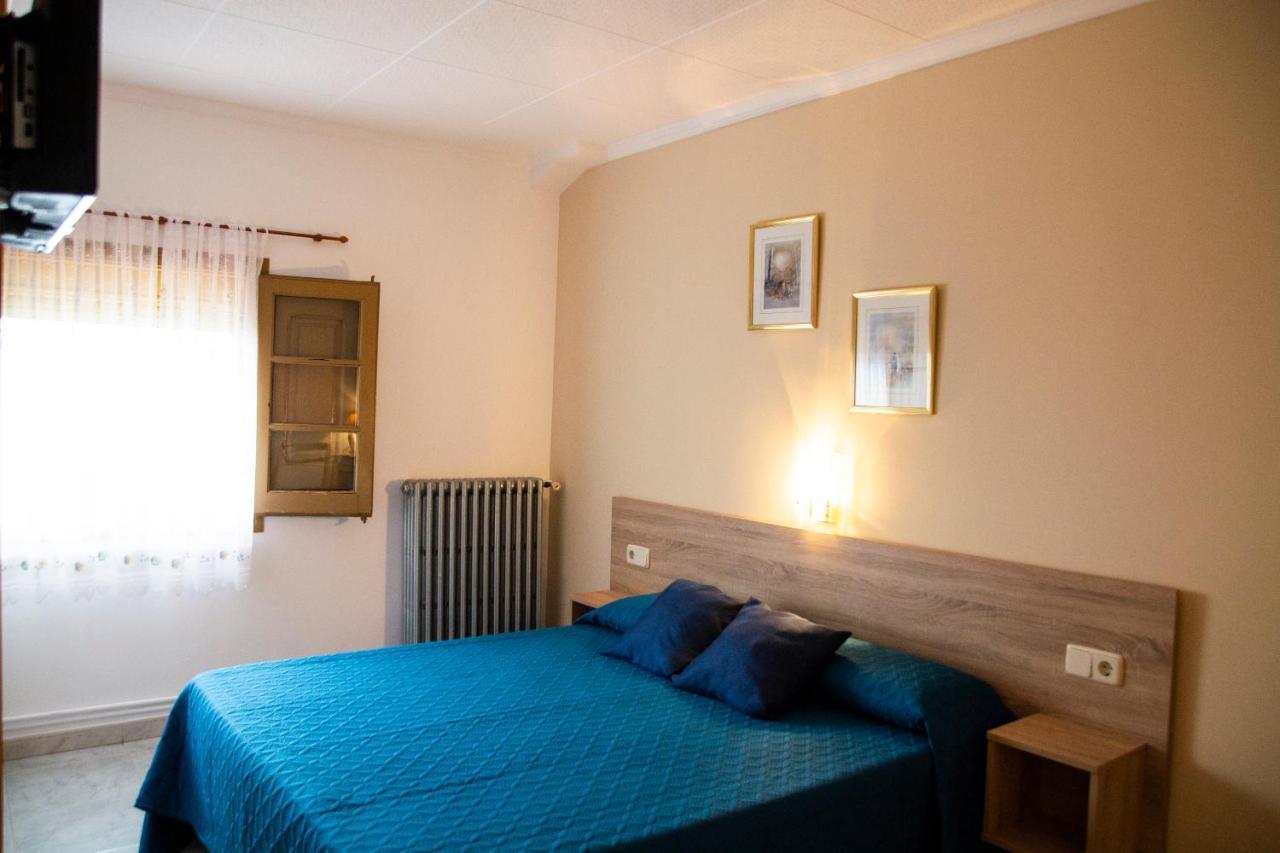 Hostal Montserrat Montseny Eksteriør billede