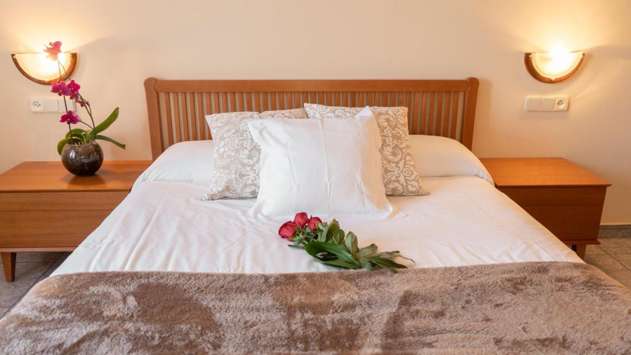 Hostal Montserrat Montseny Eksteriør billede