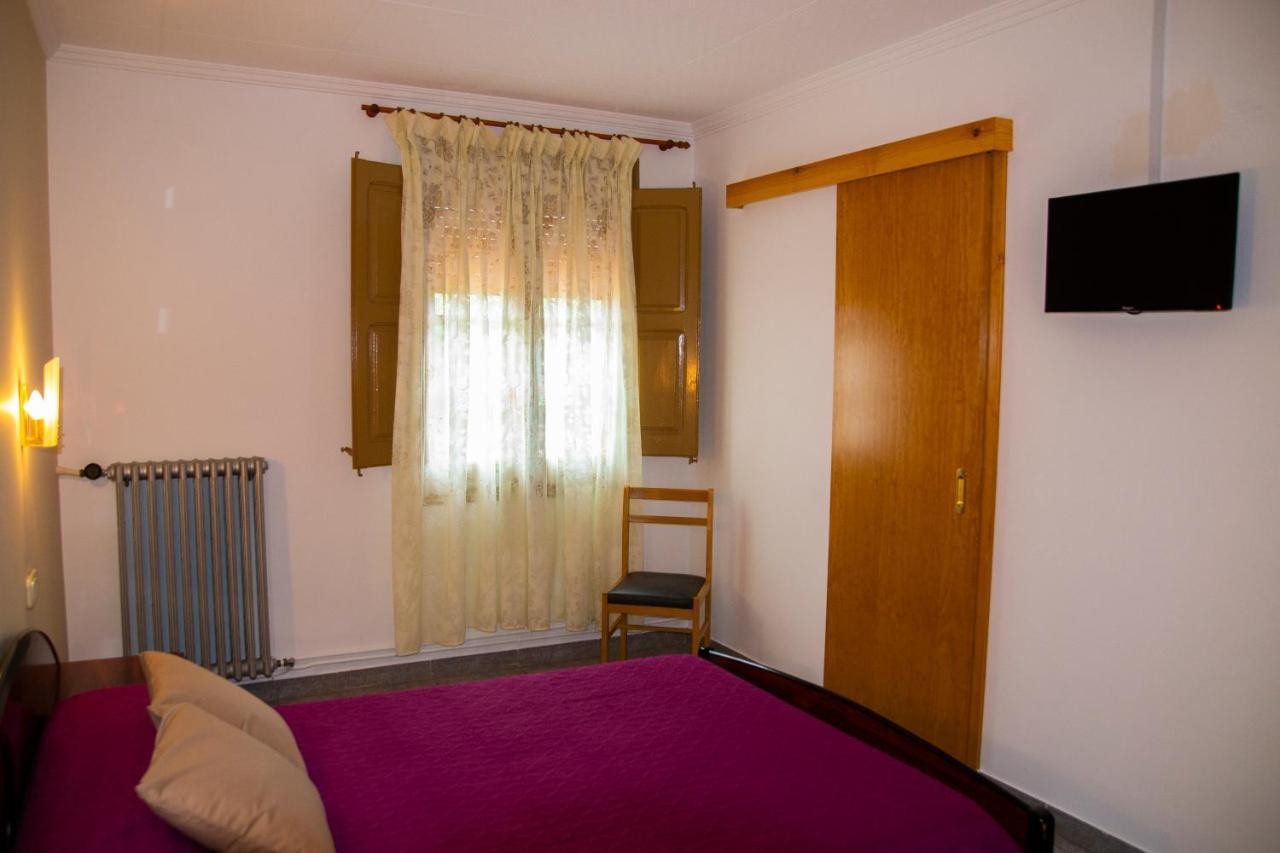 Hostal Montserrat Montseny Eksteriør billede