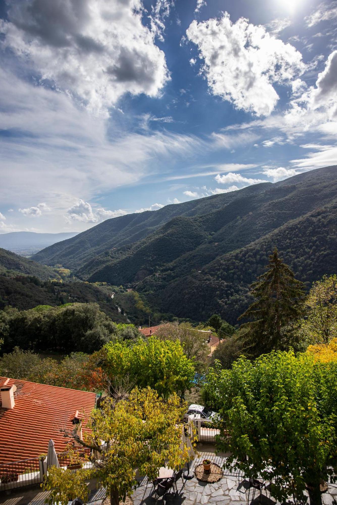 Hostal Montserrat Montseny Eksteriør billede