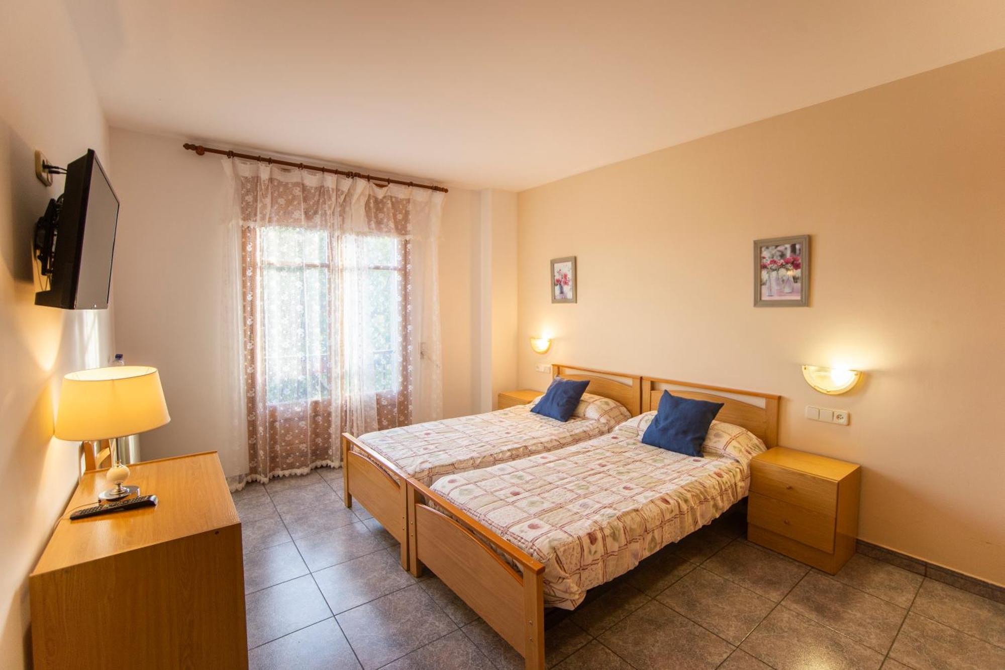 Hostal Montserrat Montseny Eksteriør billede