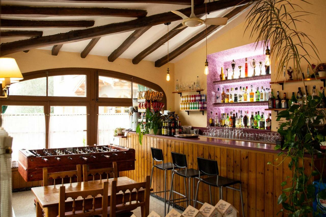 Hostal Montserrat Montseny Eksteriør billede