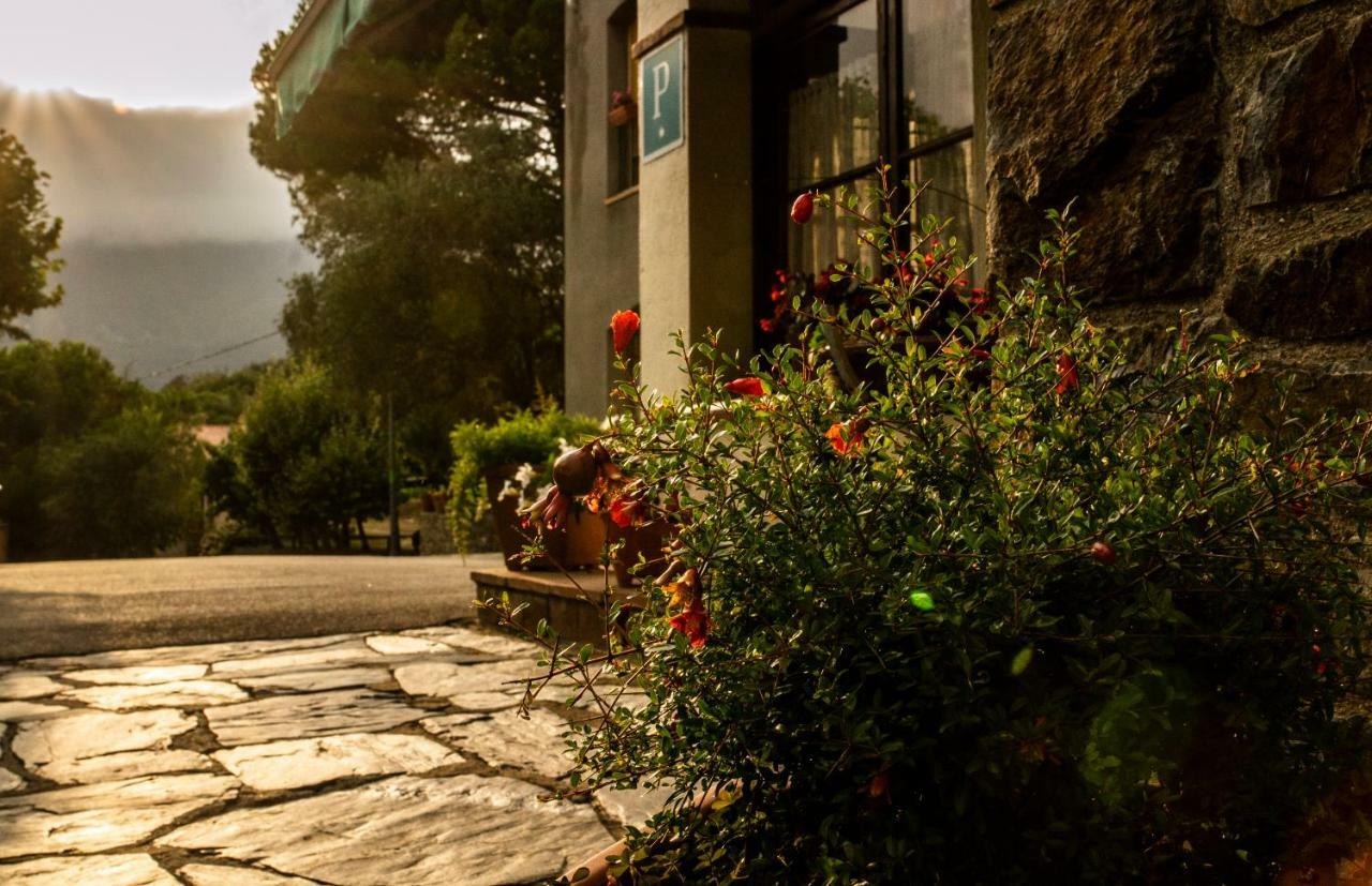Hostal Montserrat Montseny Eksteriør billede